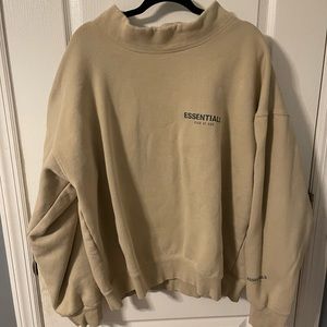 Essentials fear of god crew neck.